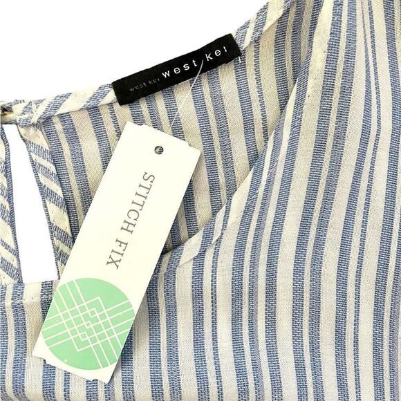 NWT
STITCH FIX DAVINIA Smocked Detail Top Blue White Size Large - Picture 5 of 5